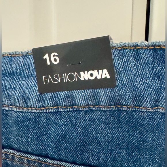 Fashion Nova Indigo Distressed Jean Shorts Size 16 - Picture 3 of 5